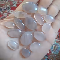 عقیق کبود و نباتی طبیعی خوشرنگ تراش یمنی پک15عدد نگین باهم طول نگین ها از14میل تا24میلیمتر مستقیم از کارگاه 