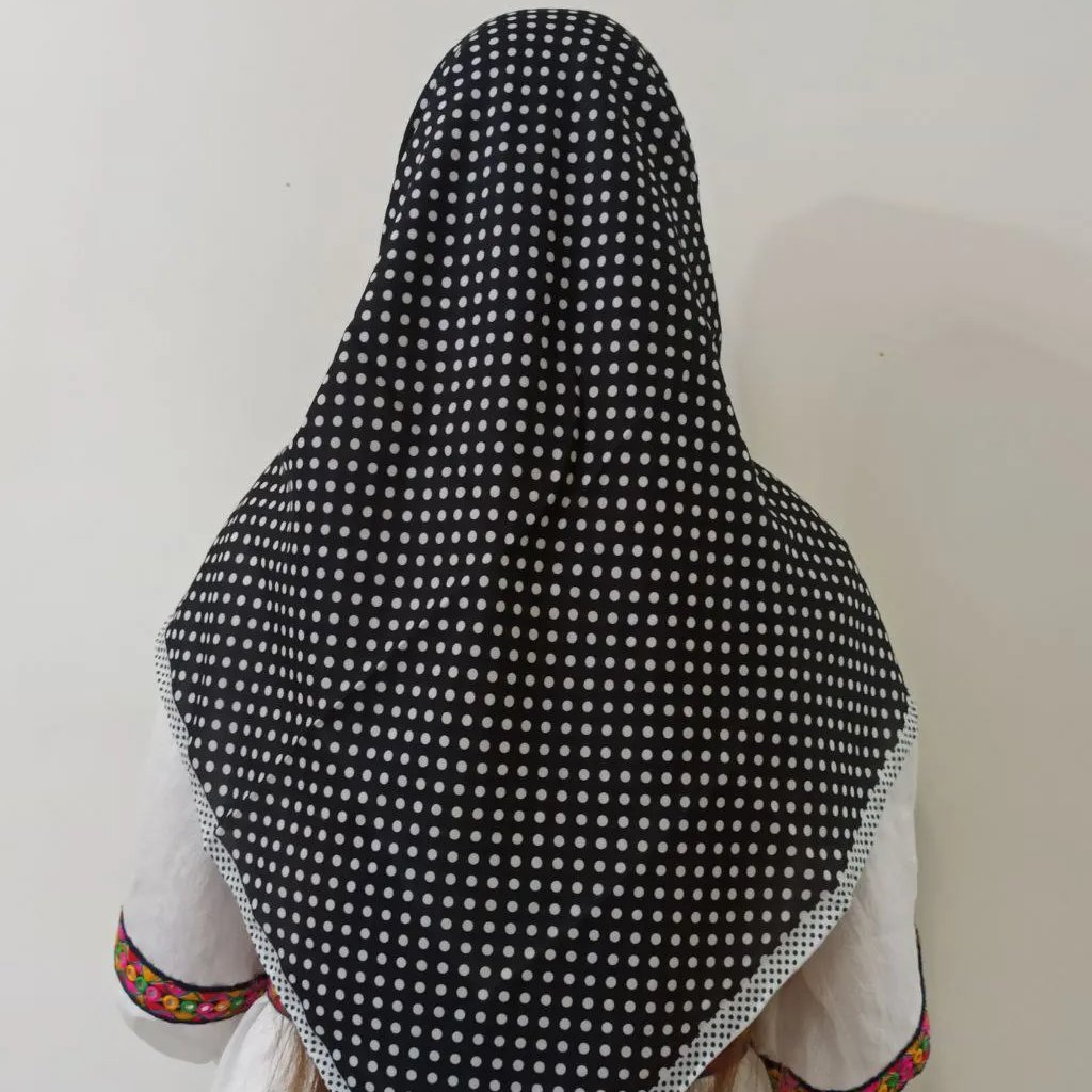 روسری نخی چهارفصل مشکی سفید خالخالی دوردستدوز برند میس اسمارت