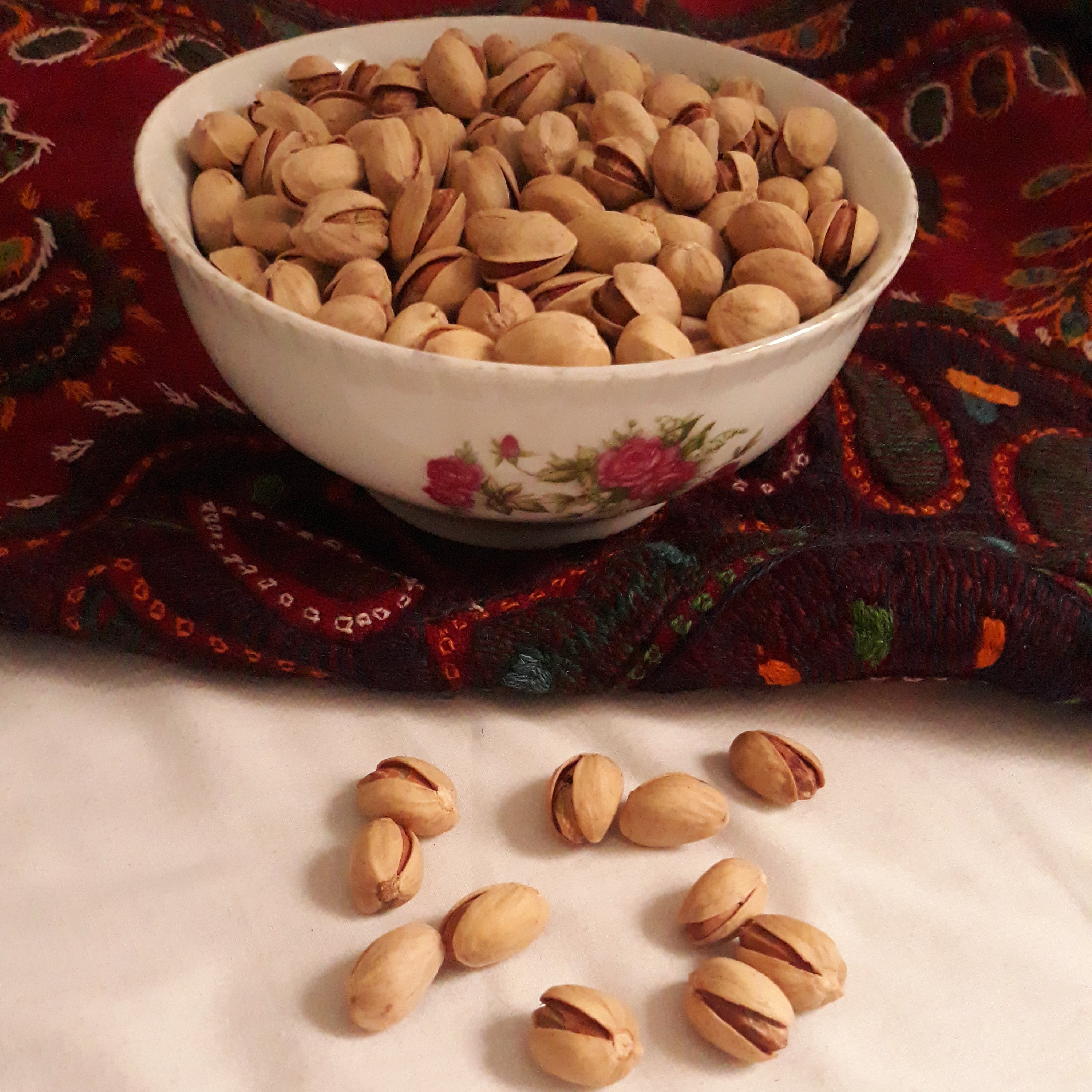 پسته خام فندقی درجه یک بسته بندی نیم کیلویی