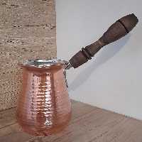قهوه جوش مسی دسته چوبی طرح چکشی 2 کاپ