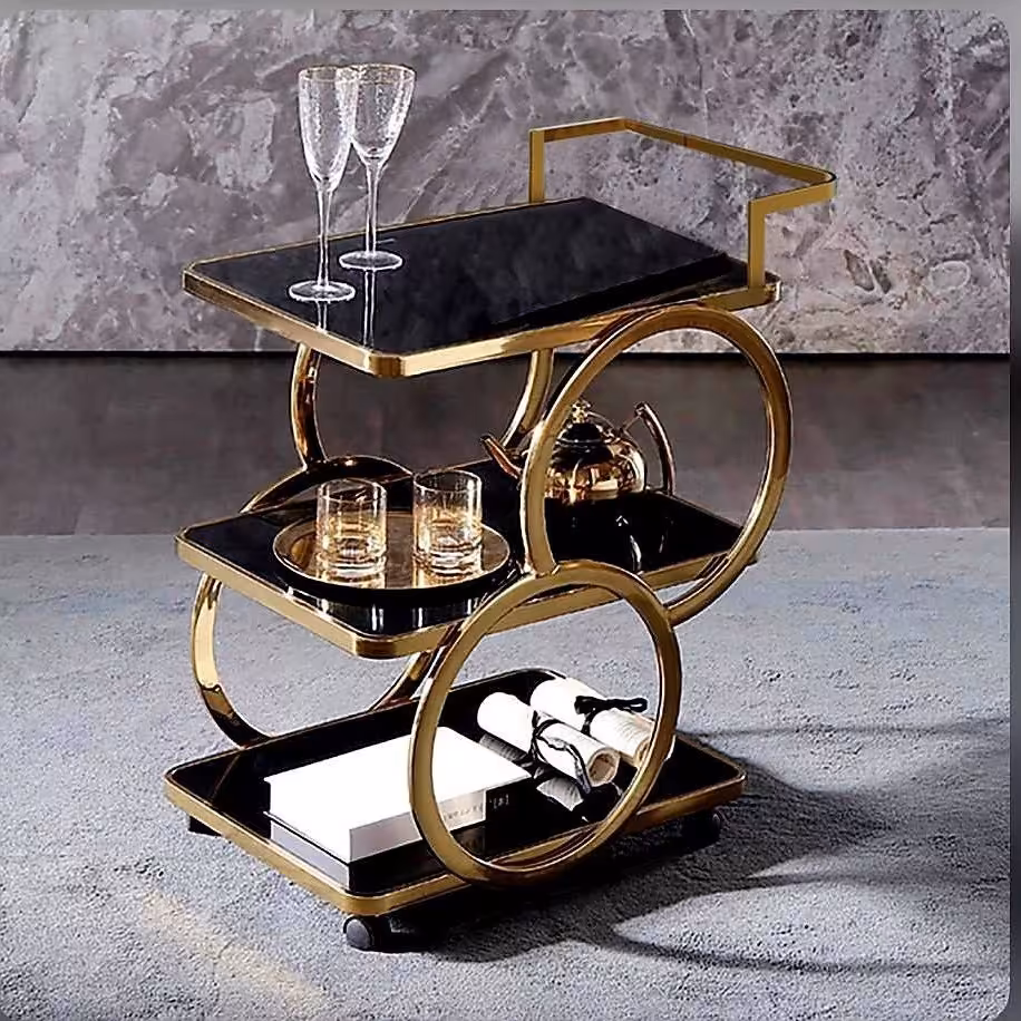 میز بار طرح چرخ دستی  کنار سالنی بسیار زیبا فورتیک با آینه 