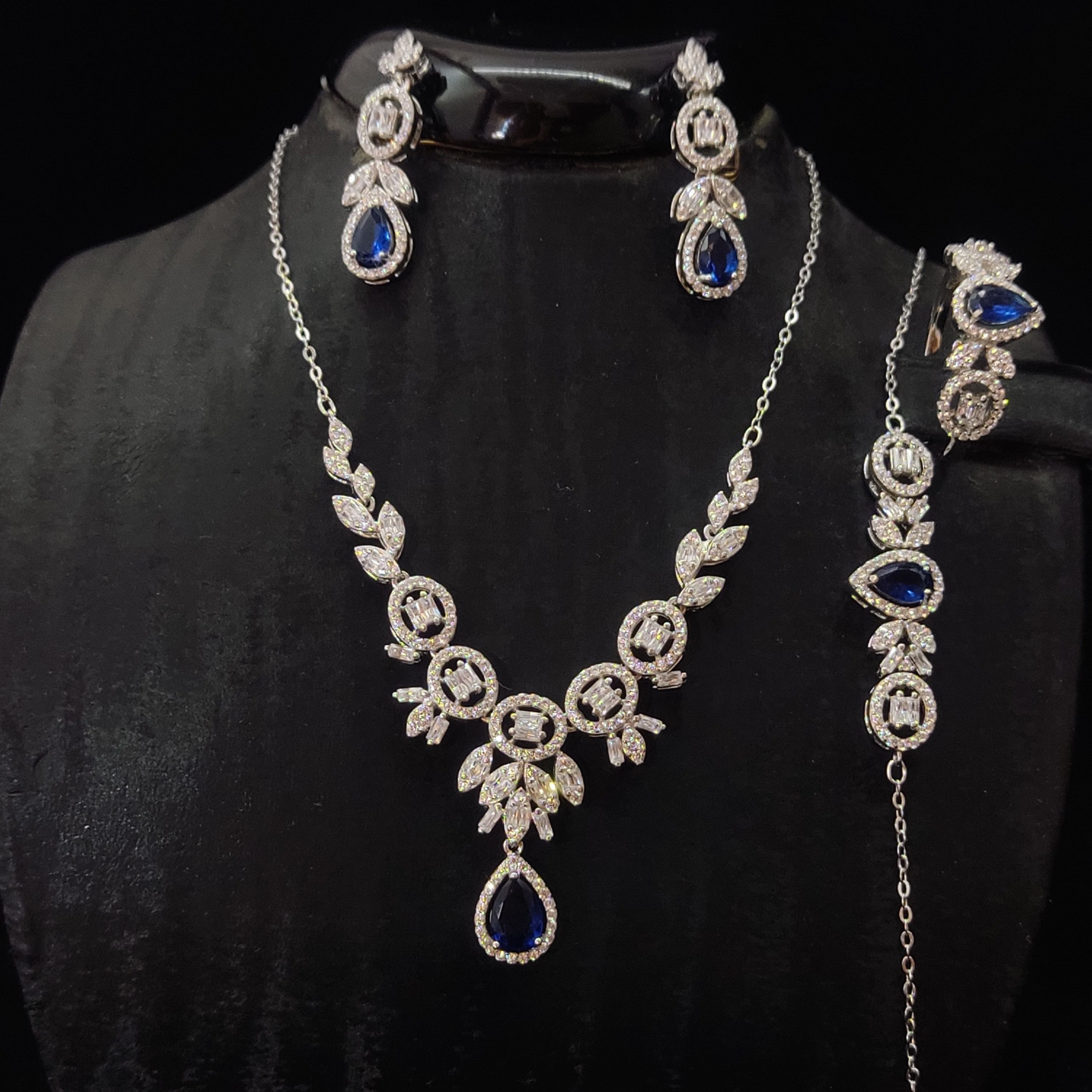 ست نقره خارجی مدل اشکی گلبرگ نگین آبی