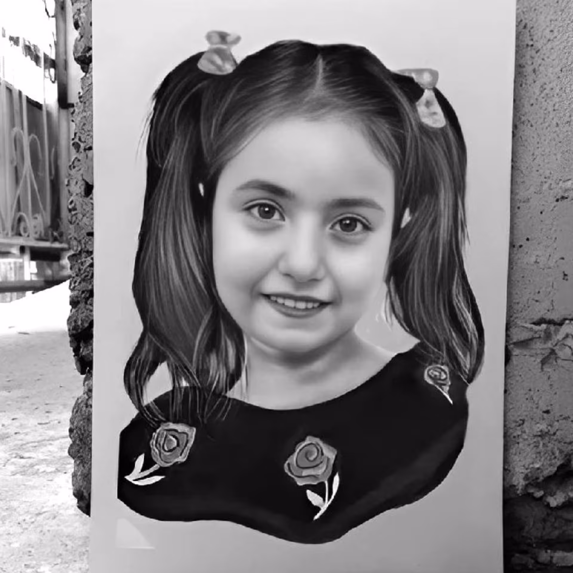 طراحی و نقاشی چهره به سبک سیاه قلم بصورت سفارشی سایز  A2