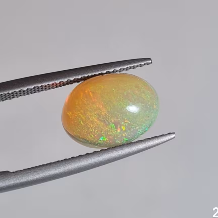 اوپال طبیعی ومعدنی باتلئلو رنگ زیبا