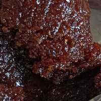 حلوا سیاه سوغات اردبیل به رنگ قهوه ای سوخته شیرین مقوی دارای طبع بسیار گرم