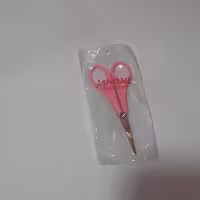 قیچی دسته قرمز