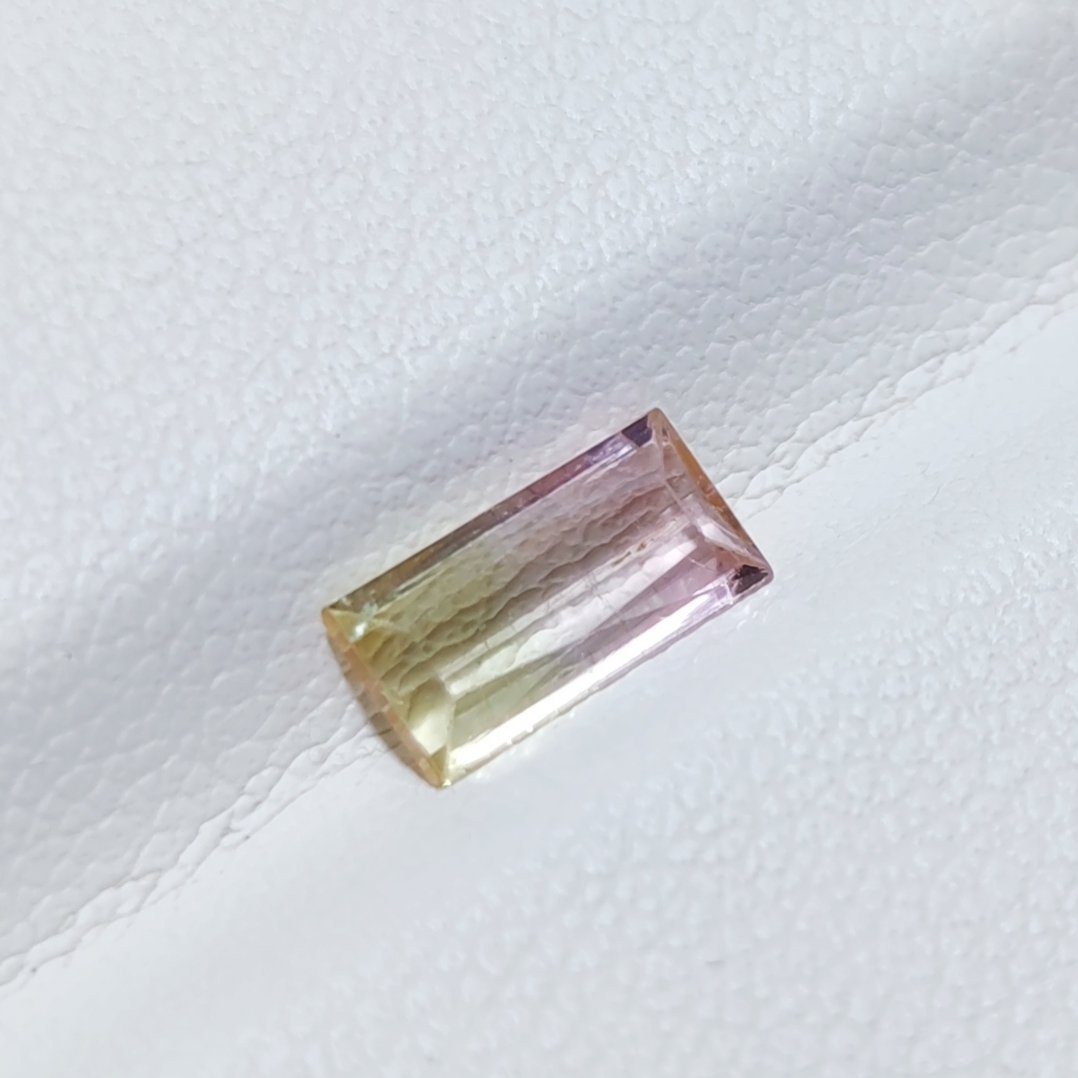 نگین سنگ تورمالین معدنی بای کالر (دو رنگ) 