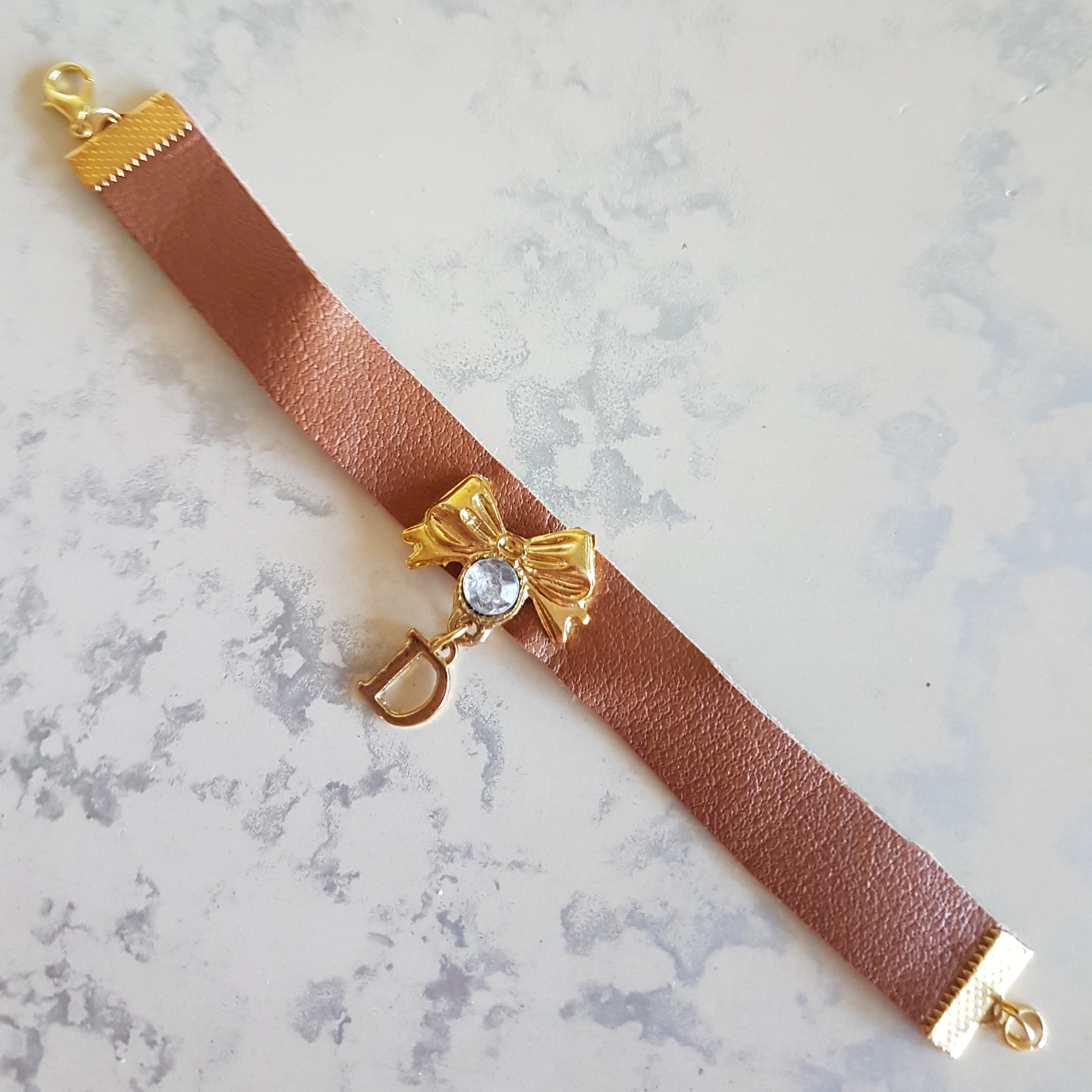 دستبند چرمی ماه تولد