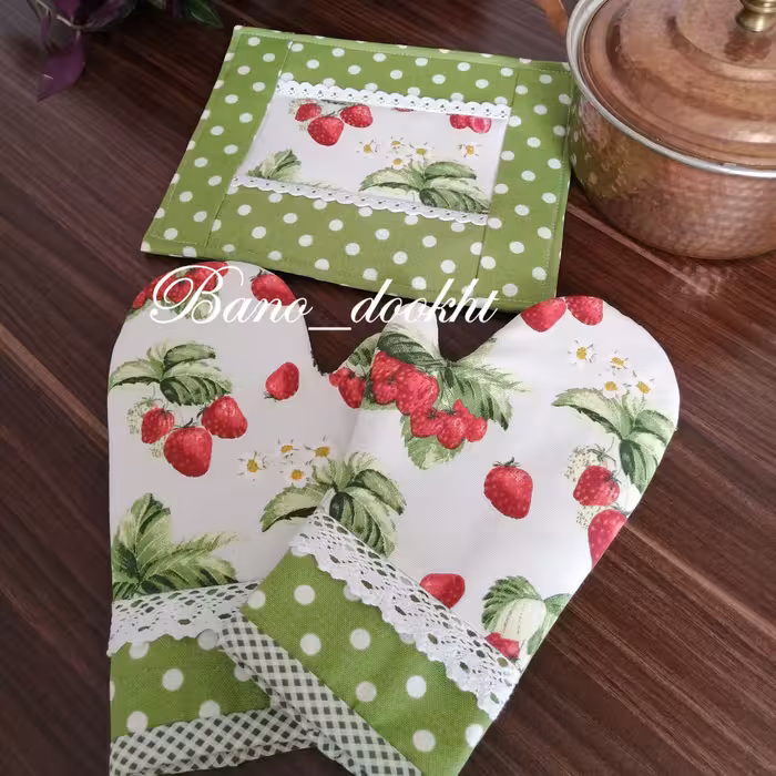 دستکش فر  با  جنسی کتان  نسوز و مقاوم و طرح توت فرنگی 