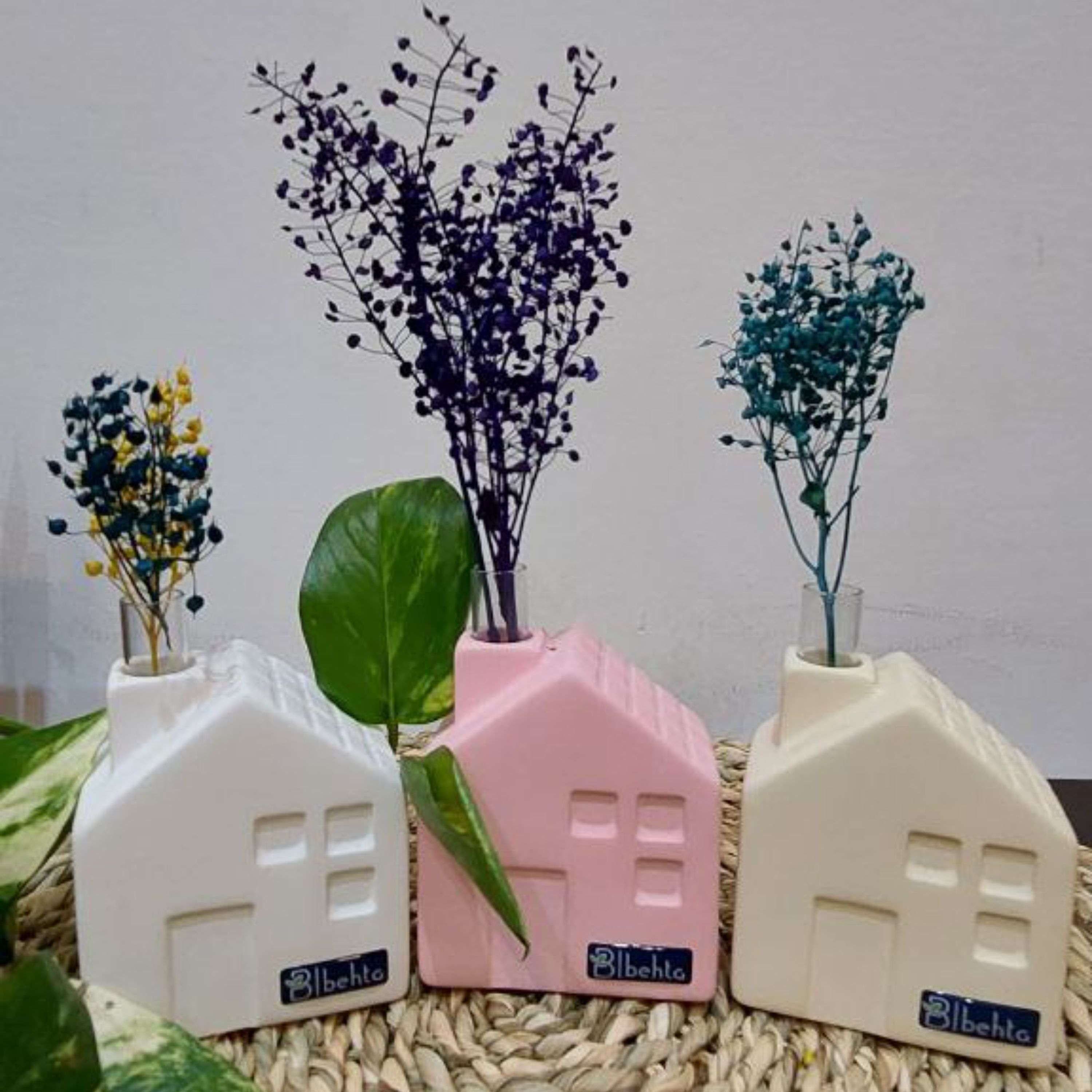 استند گل رومیزی-طرح کلبه- در سه رنگ