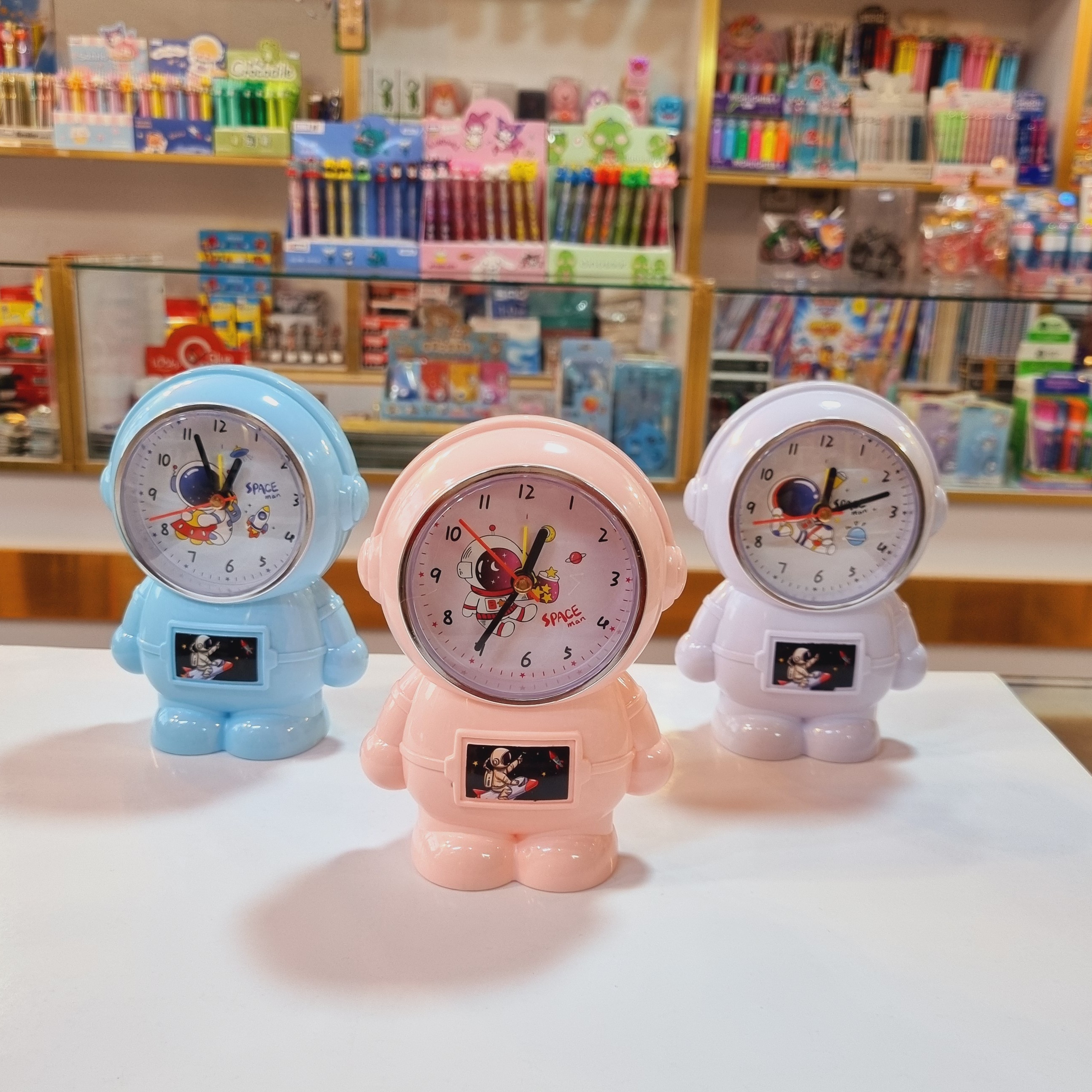 ساعت رومیزی فضانورد