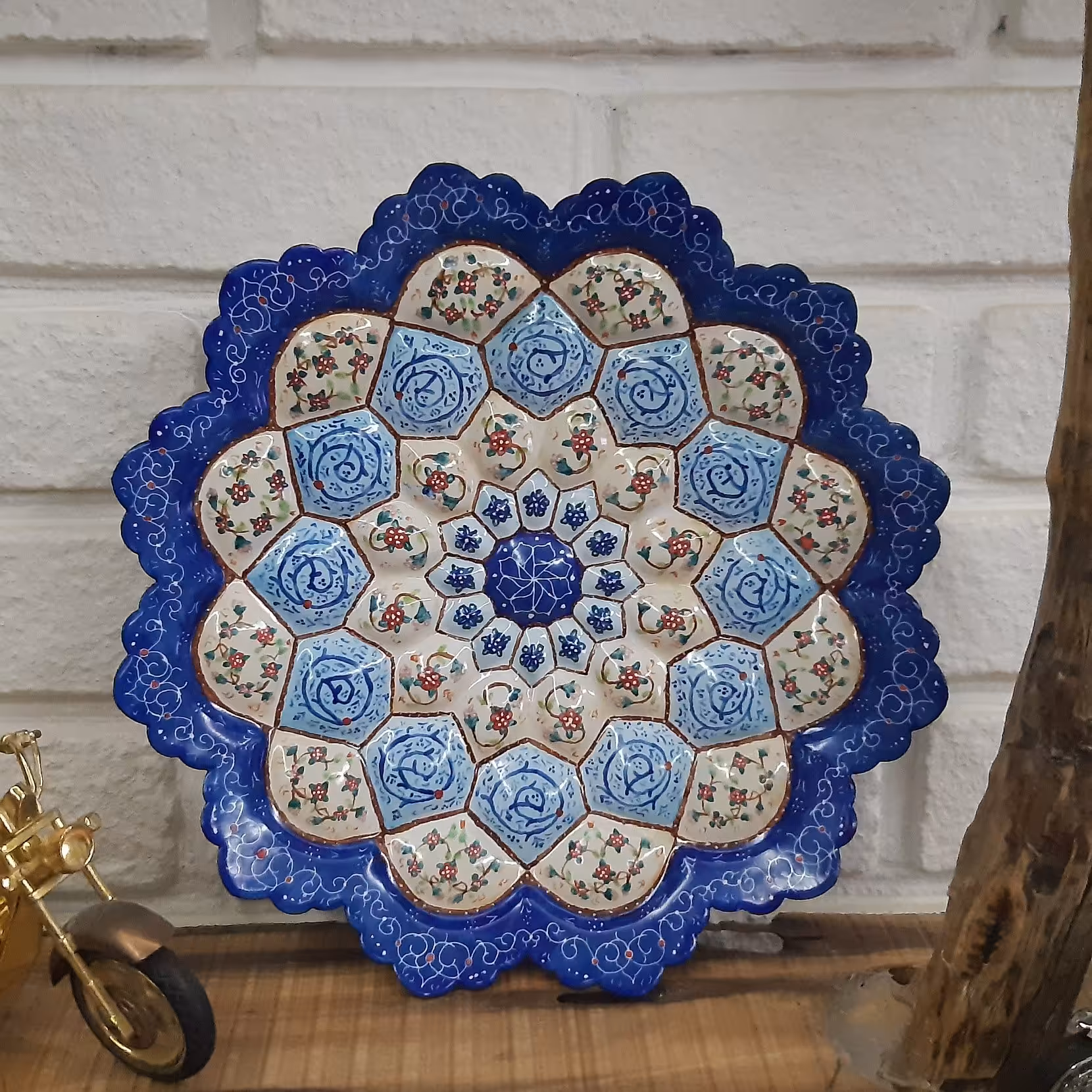 بشقاب میناکاری مسی اصفهان طرح اسلیمی ختایی