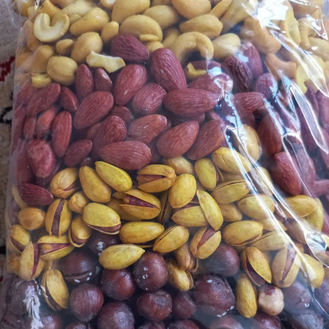 آجیل 4 مغز تازه با ضمانت شامل مغز فندق بادام هندی و پسته و بادام بسته بندی 500گرمی