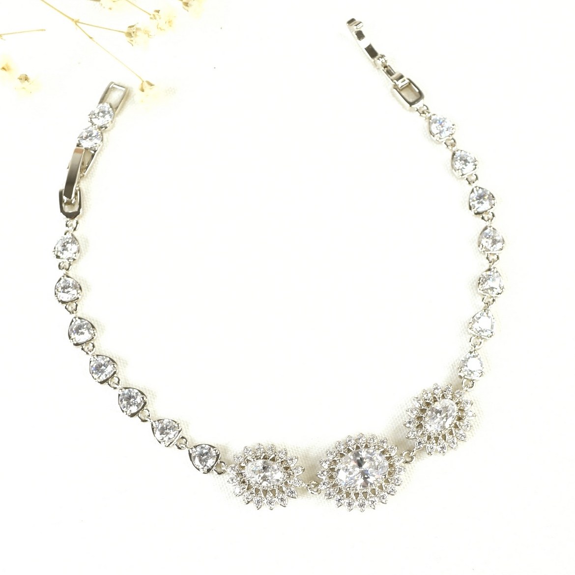 دستبند سفید طرح جواهر برند ژوپینگ کد 10269