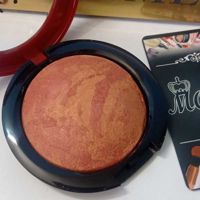 رژگونه تراکوتا مارک وویت voit شماره 04