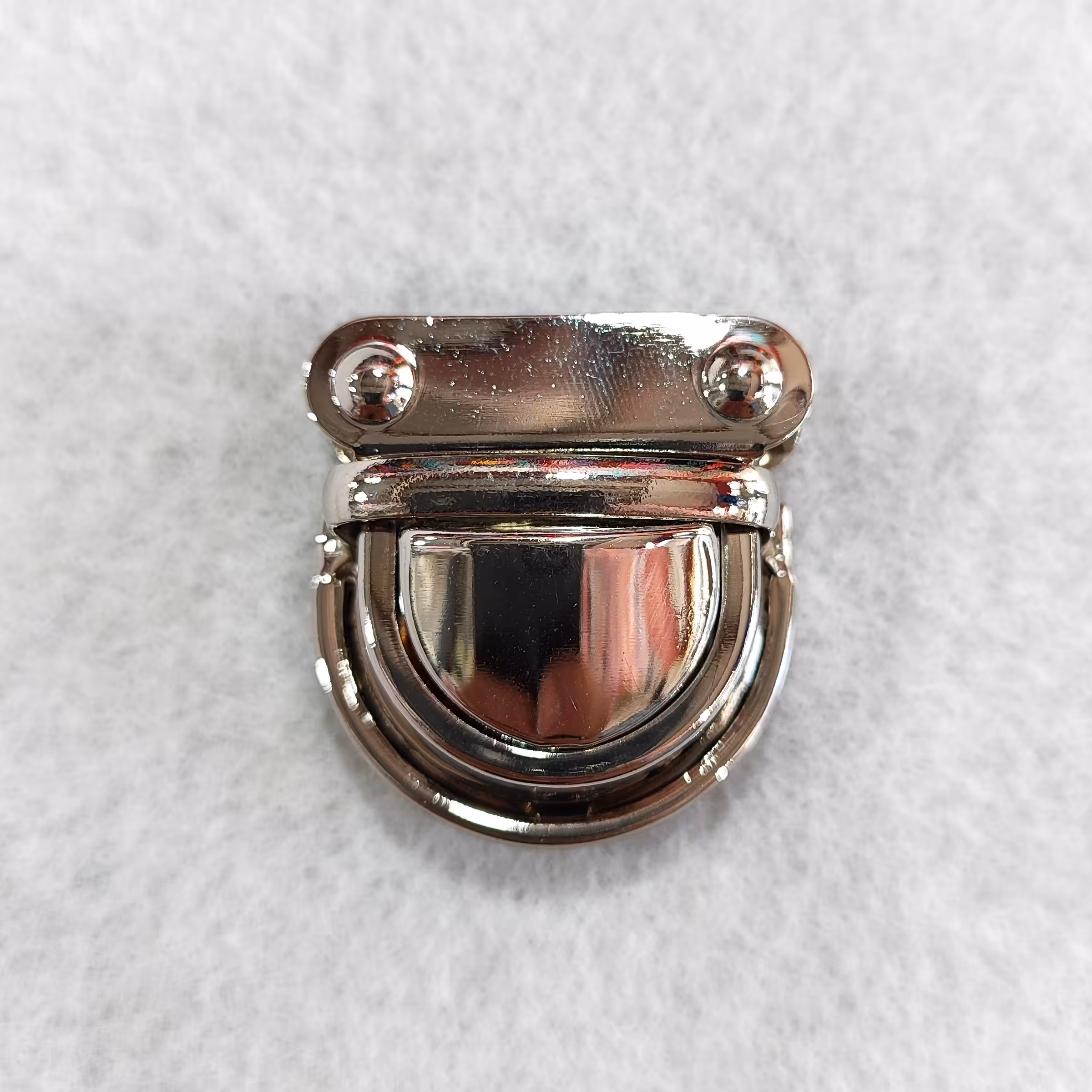 قفل ناخنی نقره ایی براق