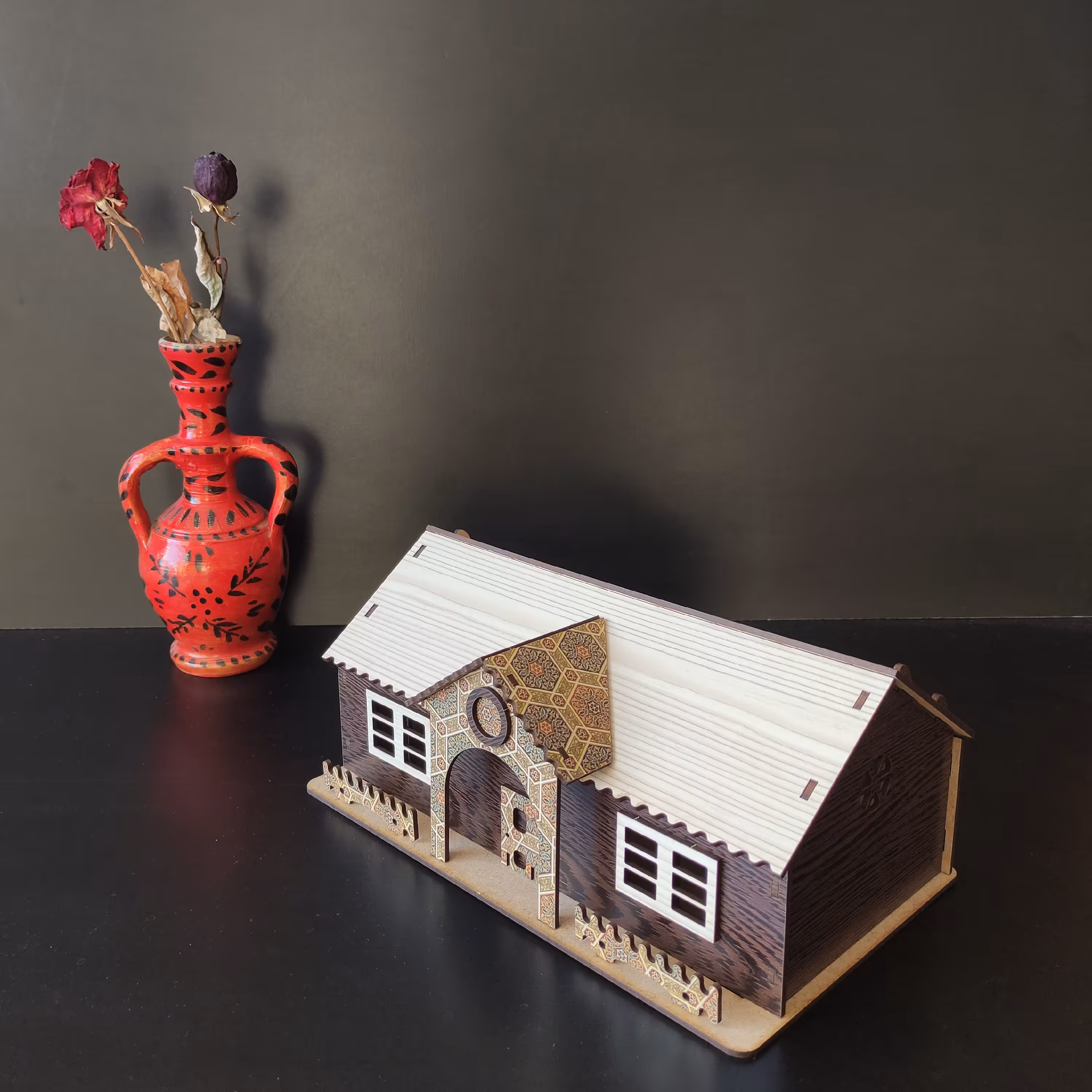 جعبه دستمال سفید و طرح مینا کاری