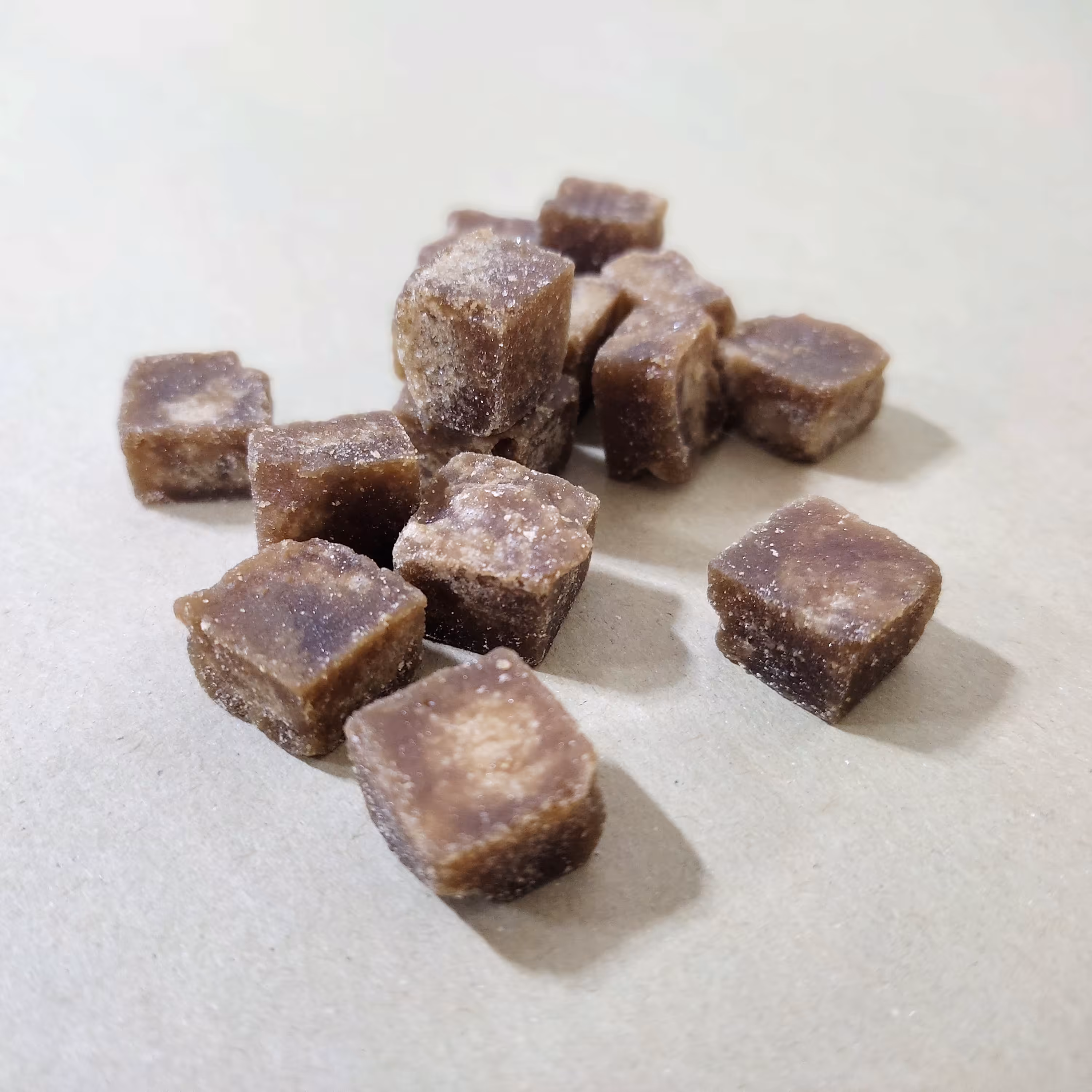 قند قهوه‌ای نیشکر فله‌ای ساده (1 کیلویی)