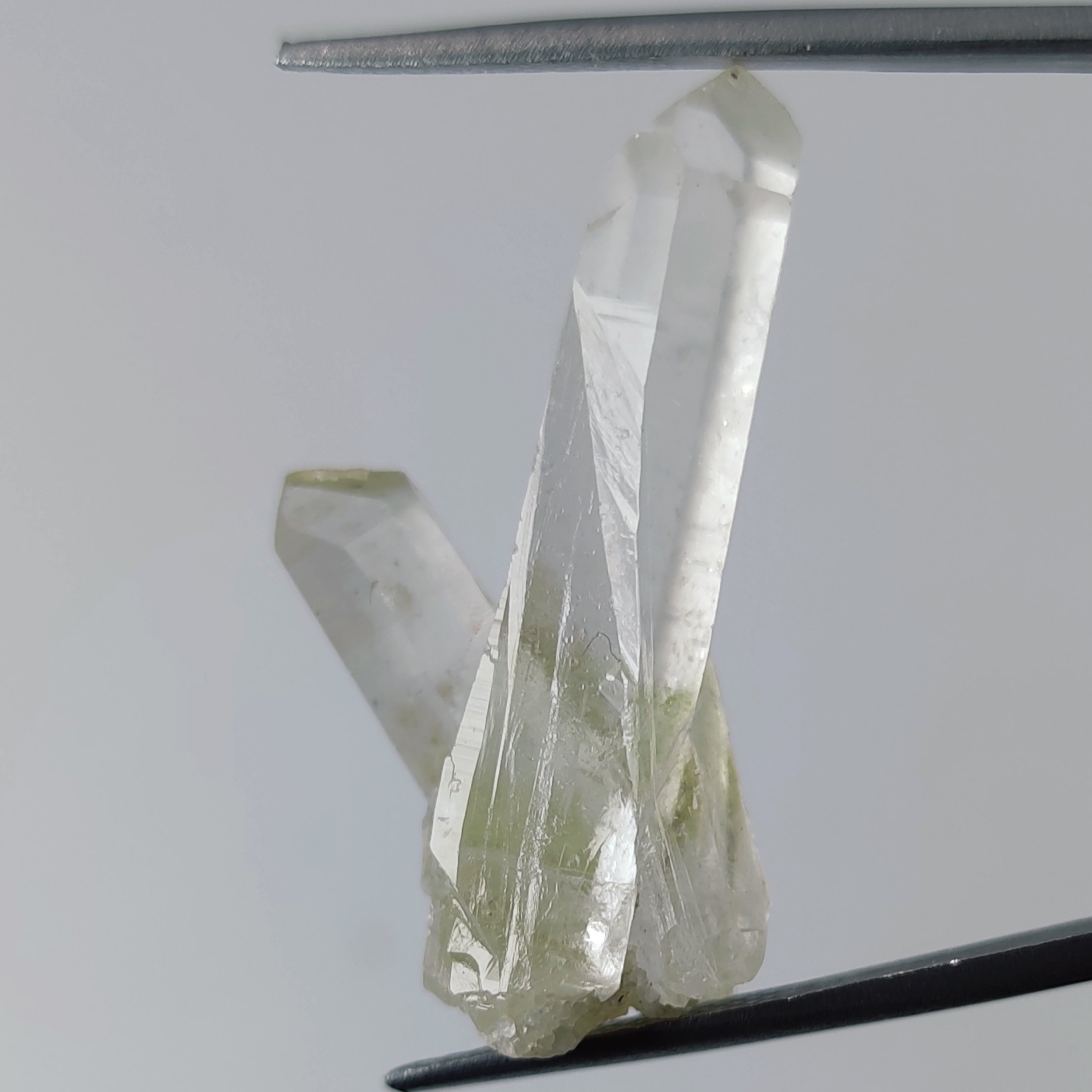 بلور ماکله (دوقلو) سنگ کوارتز شفاف معدنی  