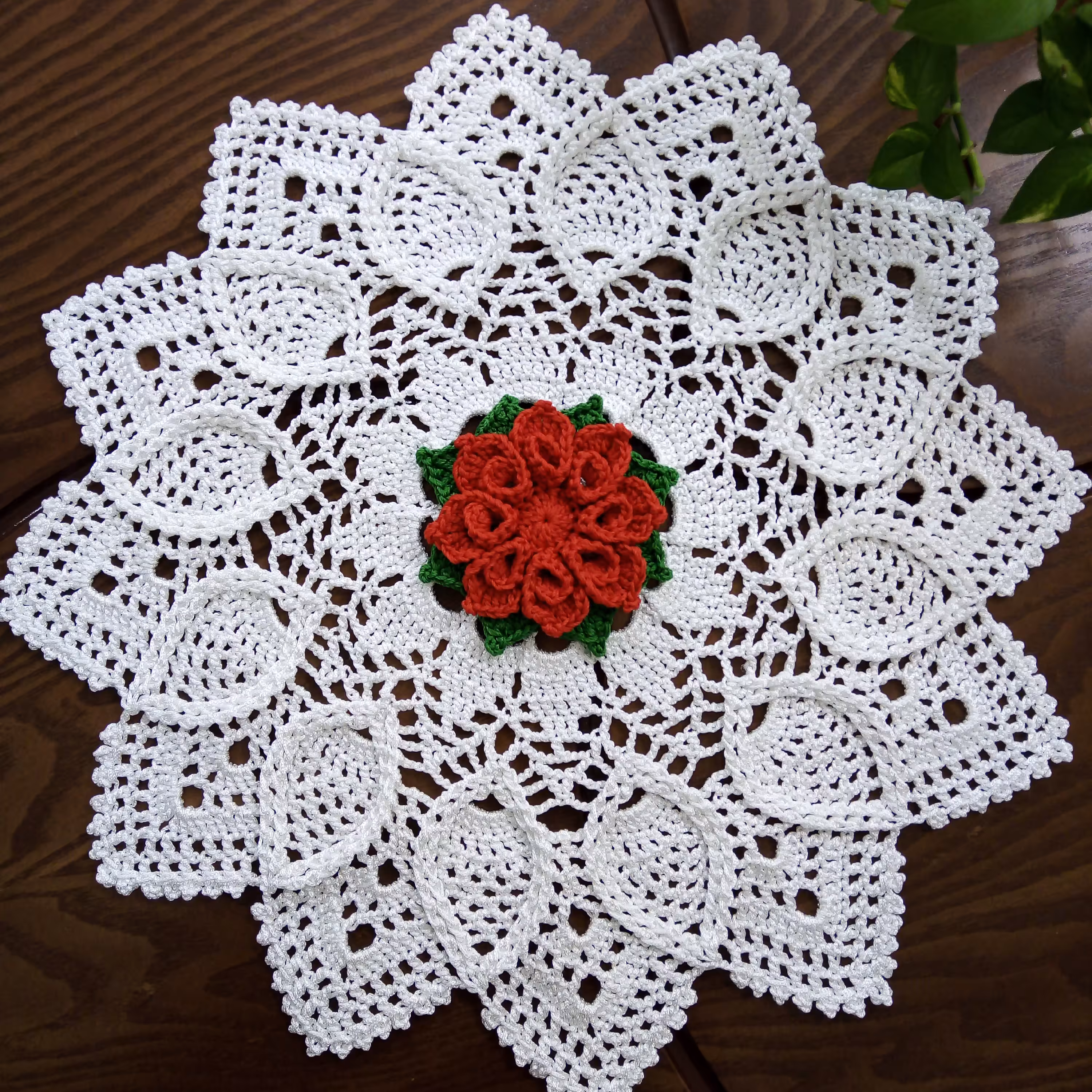 رومیزی گرد با گل رز