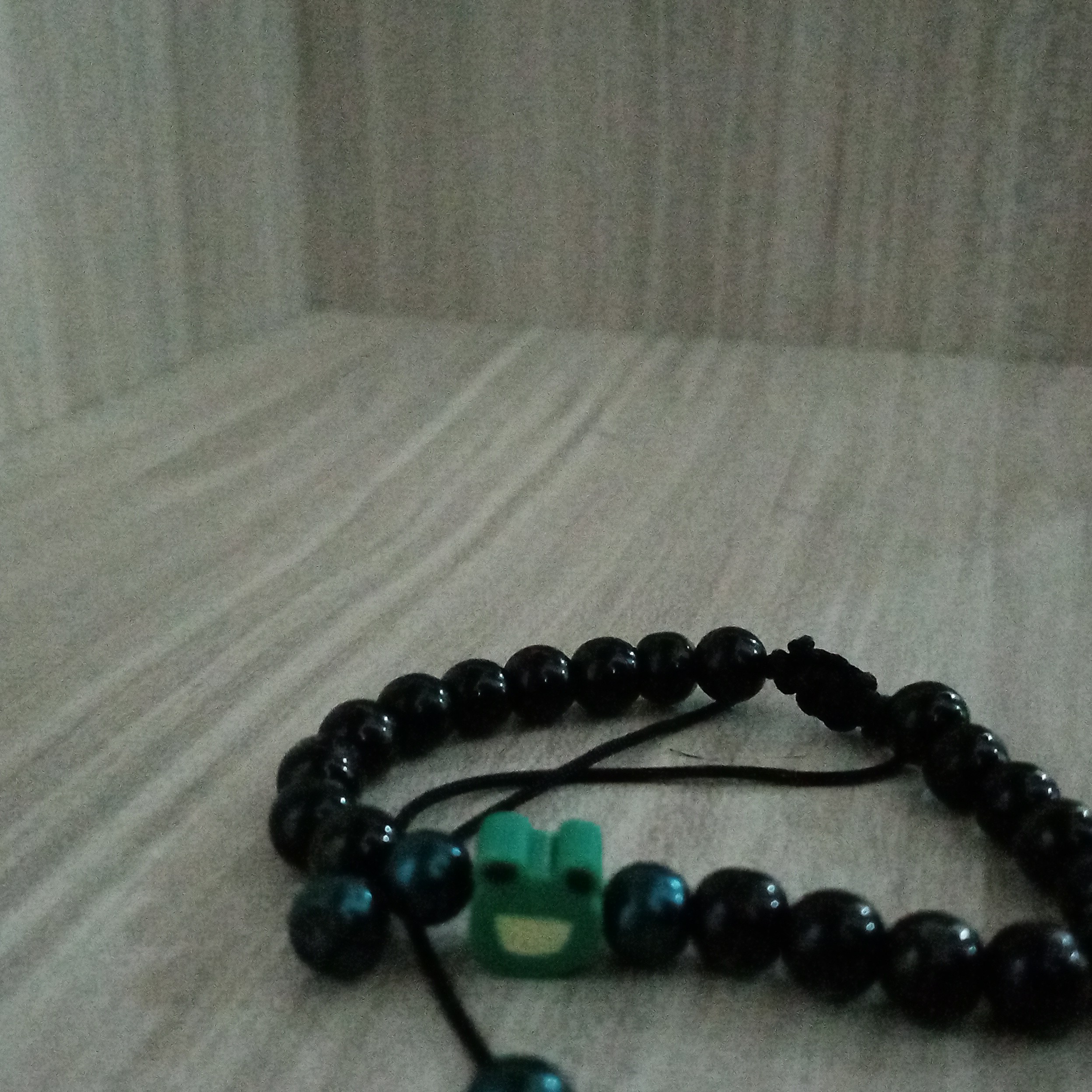 دستبند مهره سیاه غورباقه ای