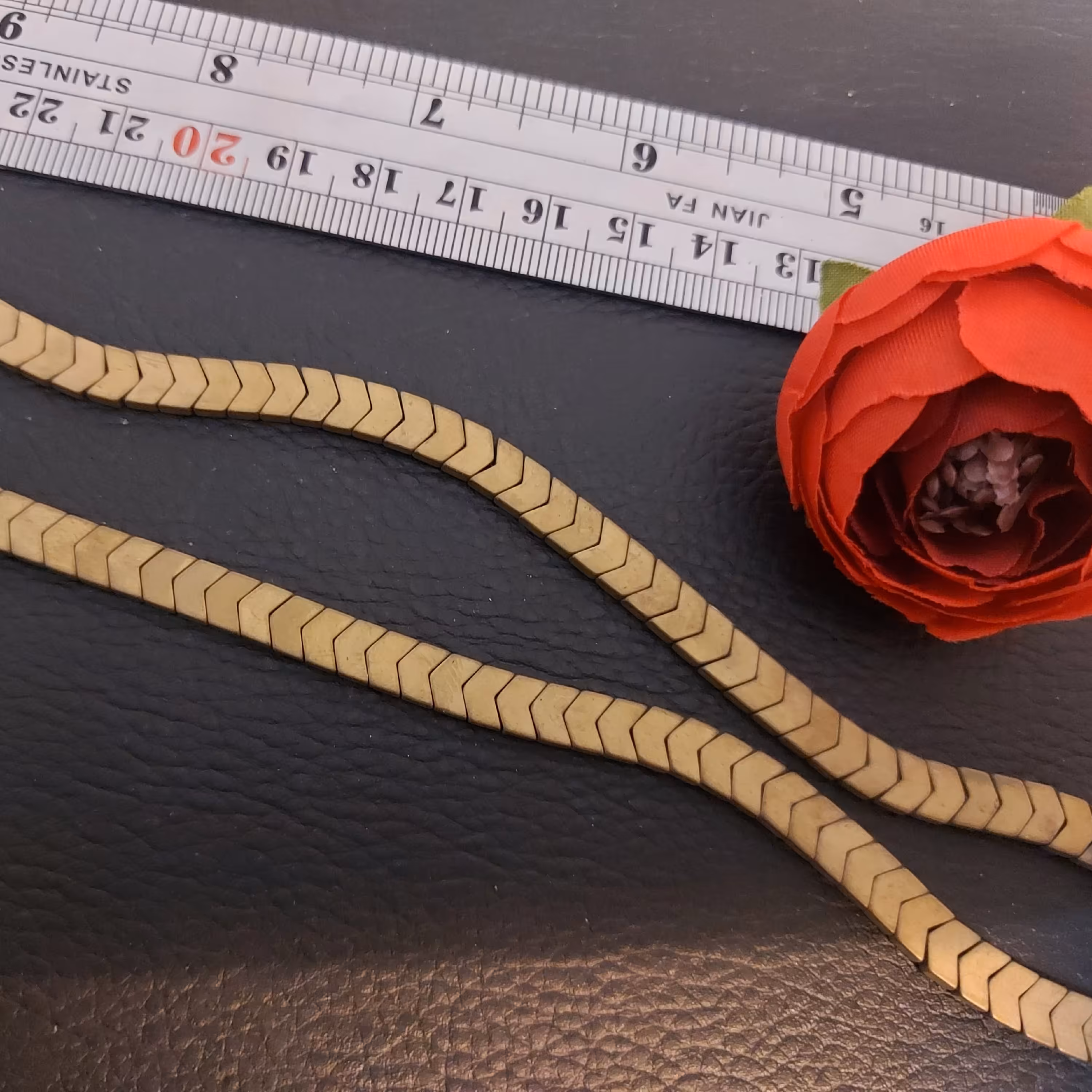 سنگ حدید مات طلایی سنگ شور شده  سایز 8 بسته 10 عددی 