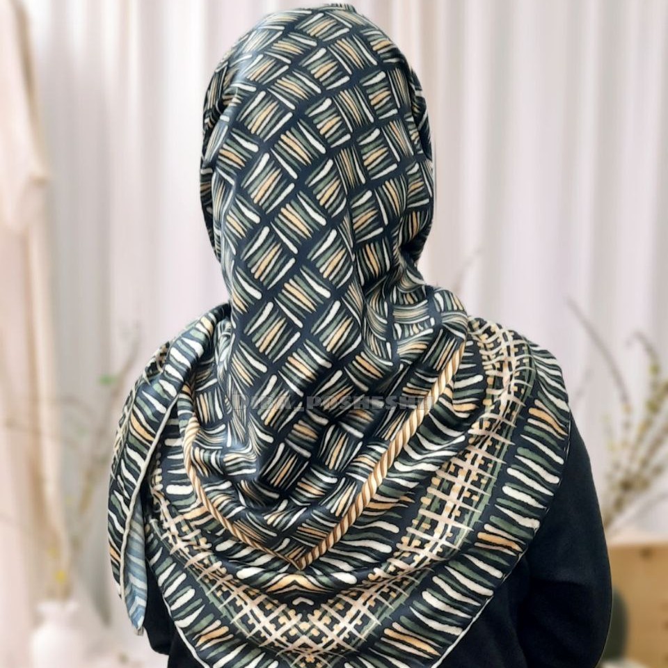 روسری ساتن ابریشم مجلسی قواره 110 کد 021