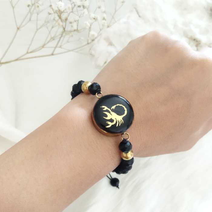 دستبند ماه تولد مهره ای با فریم استیل اندازه2سانت