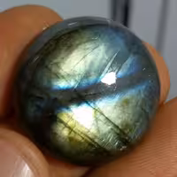 نگین لابرادوریت هفت رنگ وارداتی از کشور لابرادور کانادا با تلالوئ بسیار بی نظیر و کمیاب کد 11142