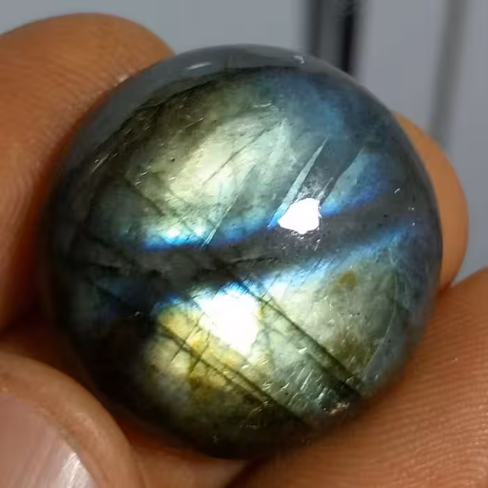 نگین لابرادوریت هفت رنگ وارداتی از کشور لابرادور کانادا با تلالوئ بسیار بی نظیر و کمیاب کد 11142