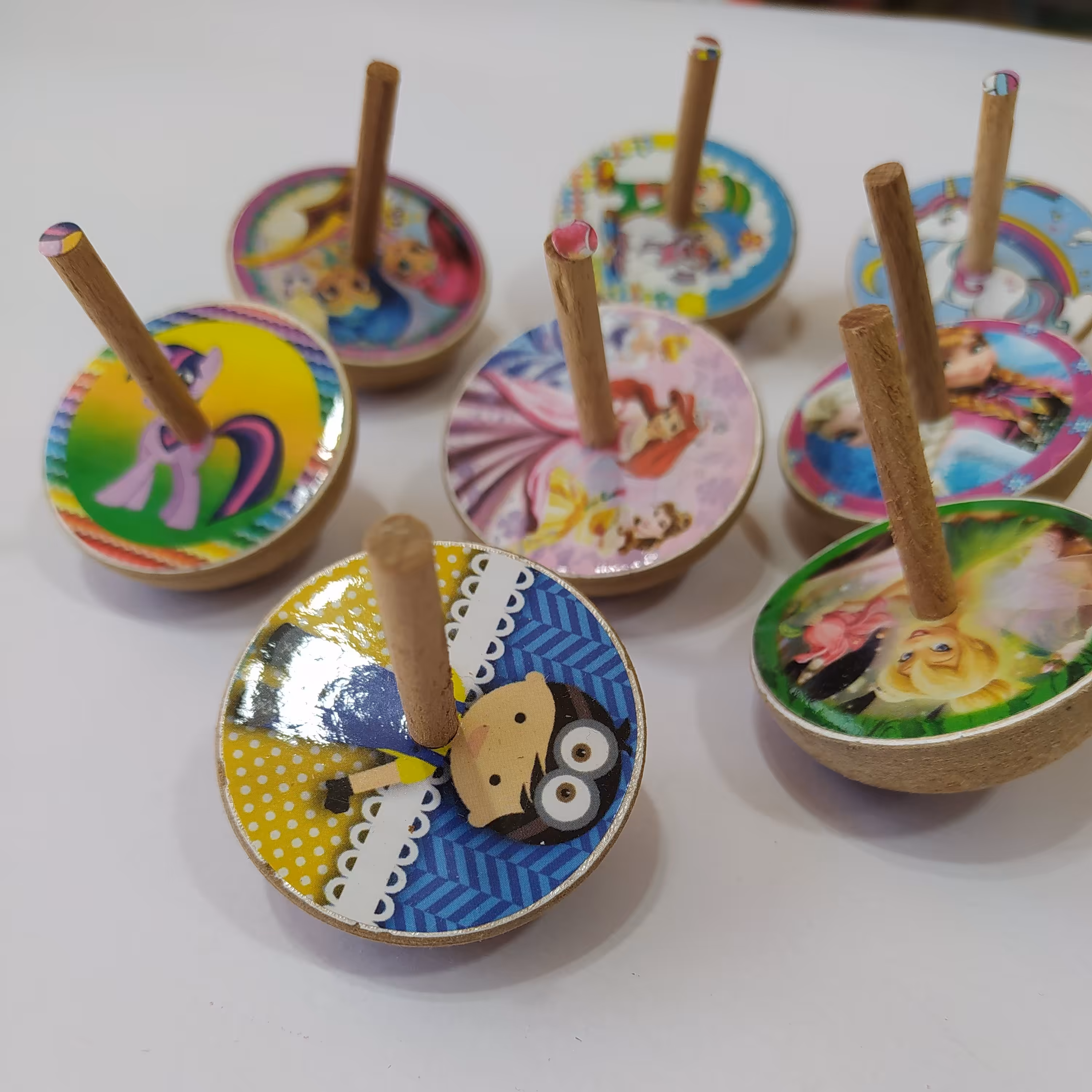 فرفره چوبی دارای طرح های کارتونی و اسلیمی و کلاسیک