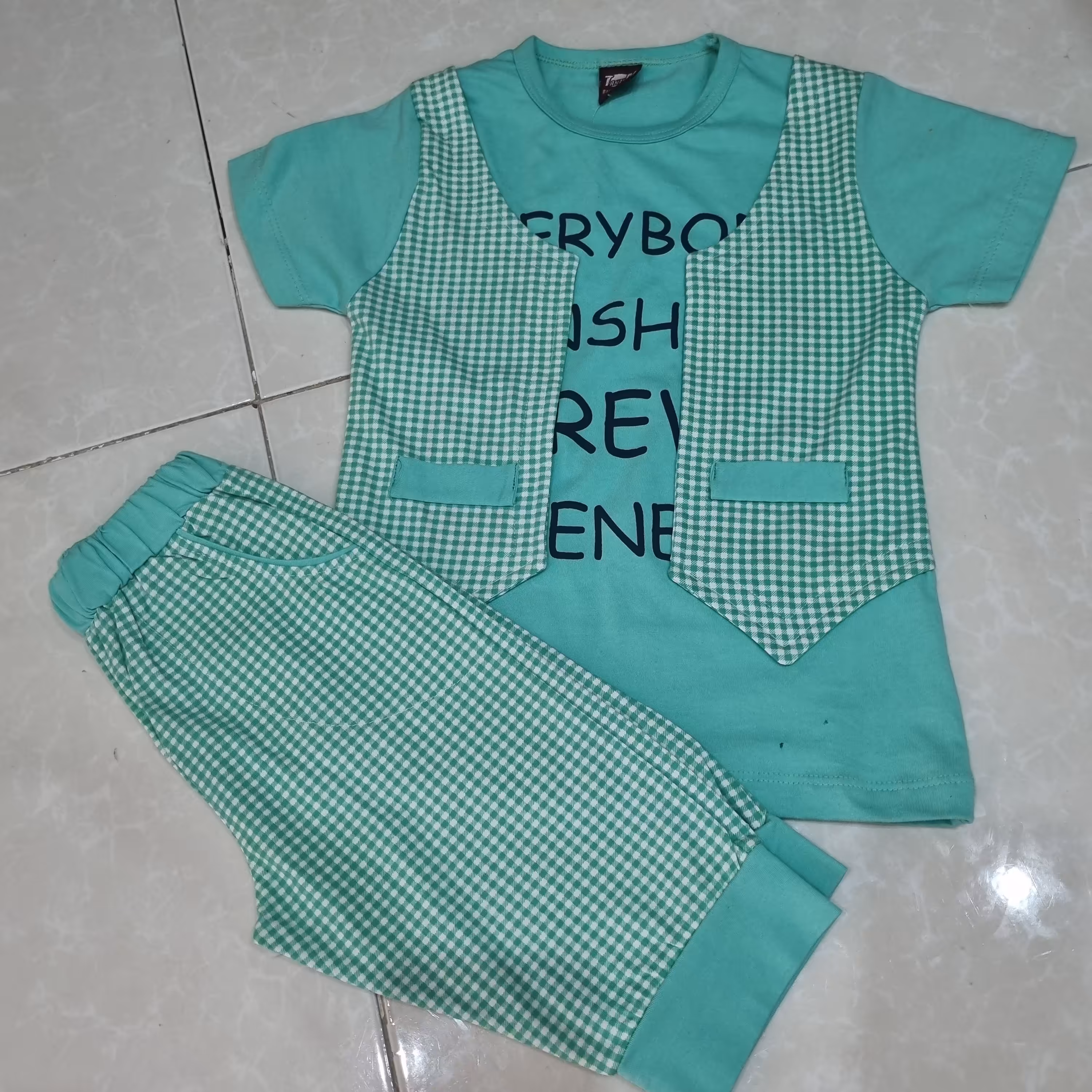 تیشرت شلوارک پسرانه سایز 50رنگبندی سبز آبی ، بنفش