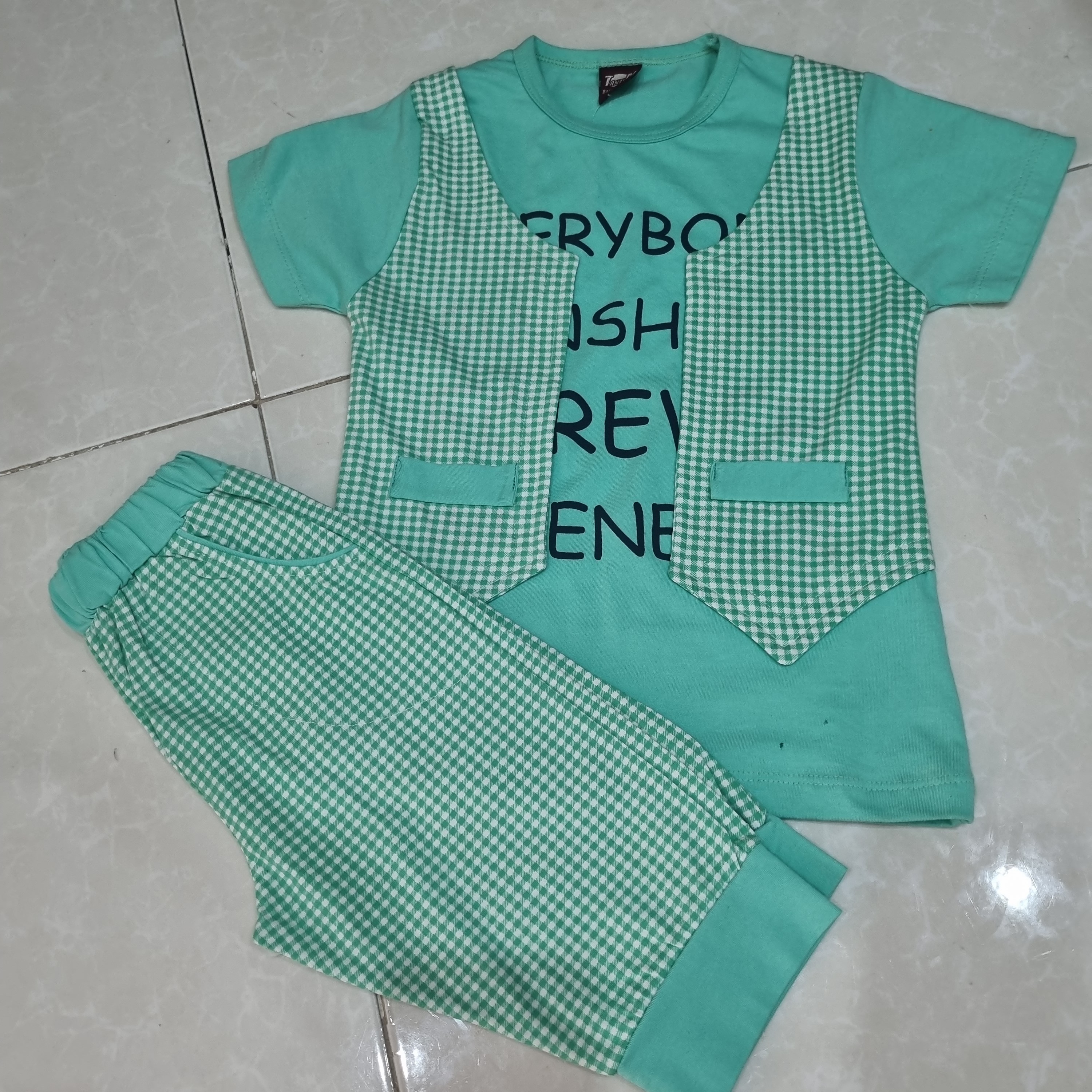 تیشرت شلوارک پسرانه سایز 50رنگبندی سبز آبی ، بنفش