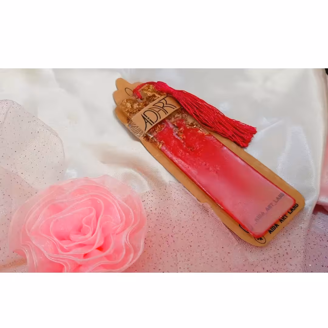 بوک مارک (نشانگر کتاب ) رزینی صورتی آتشین  با منگوله سرخابی با  ورق طلا