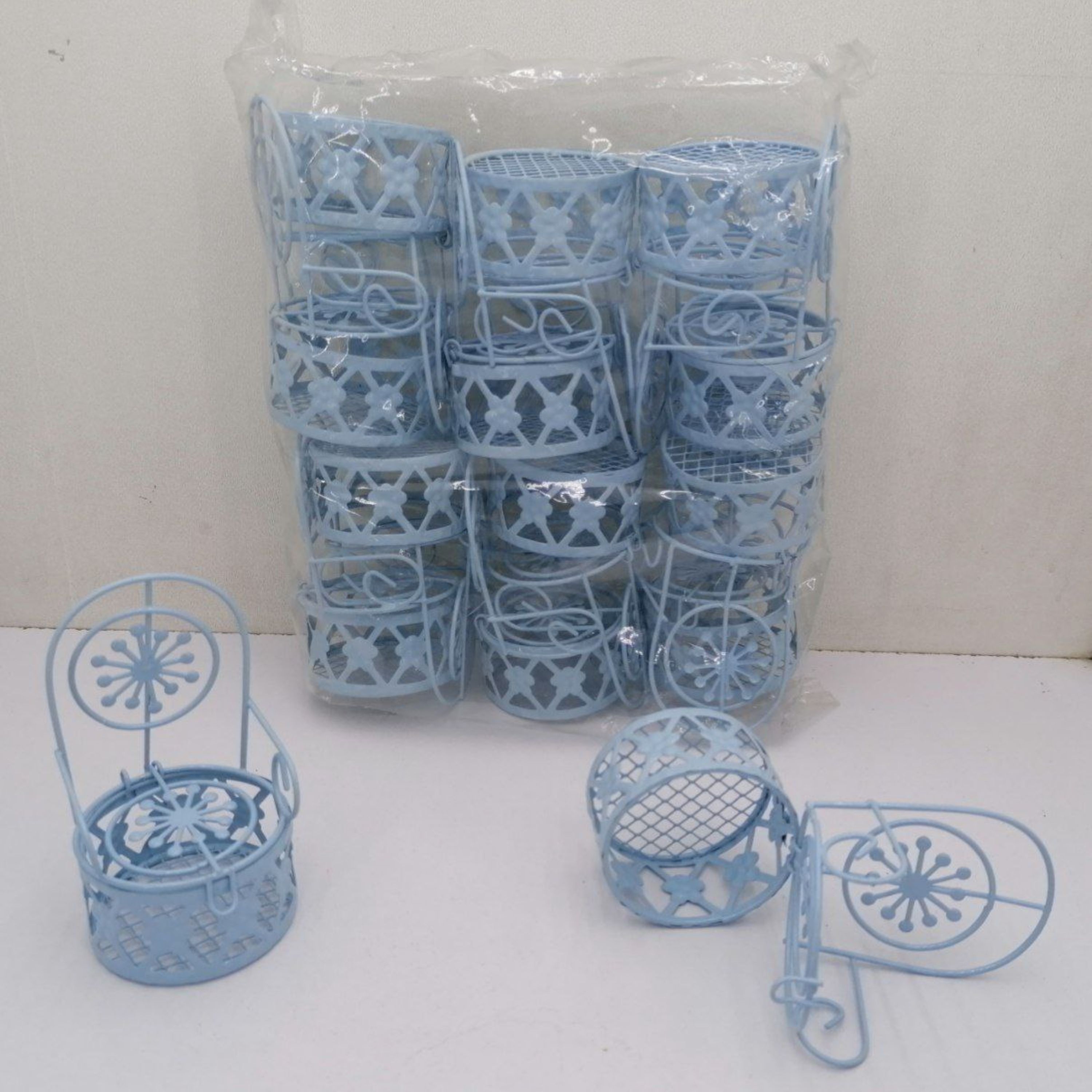 جای گیفت فلزی صندلی آبی بازشو 