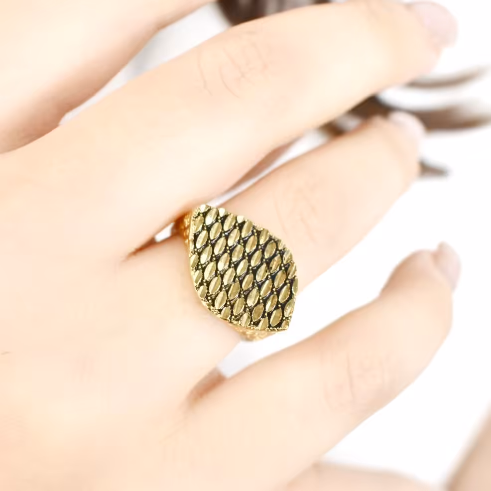 انگشتر طرح برگ سیاه قلم سایز 8 کد 8030