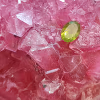 زبرجد پاکستانی کاملا طبیعی بدون رنگ وهیت به قیمت استثنایی فرصتی تکرارنشدنی