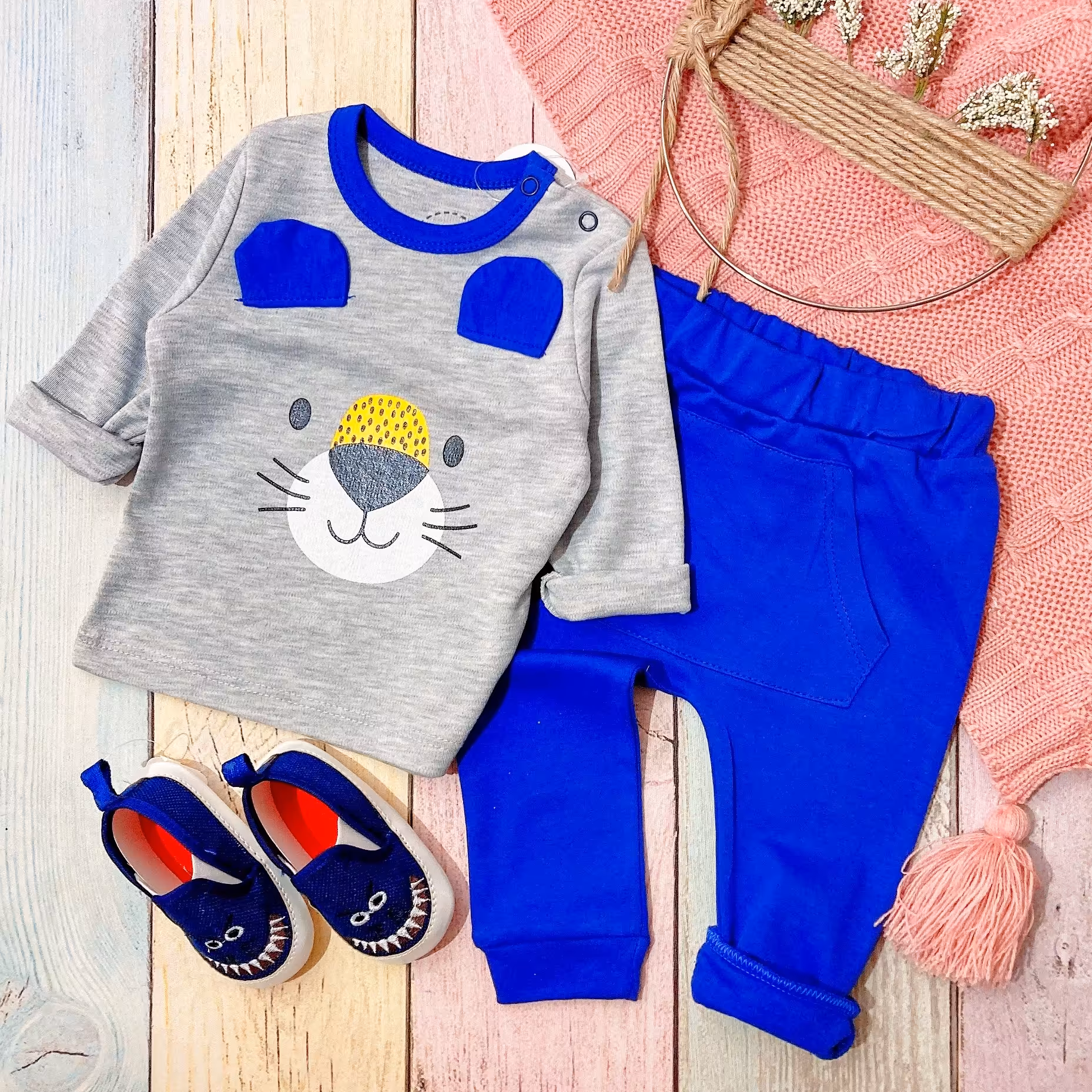 ست دوتیکه پیراهن و شلوار نوزادی طرح شیر تمام پنبه مناسب از بدو تولد تا 24 ماه