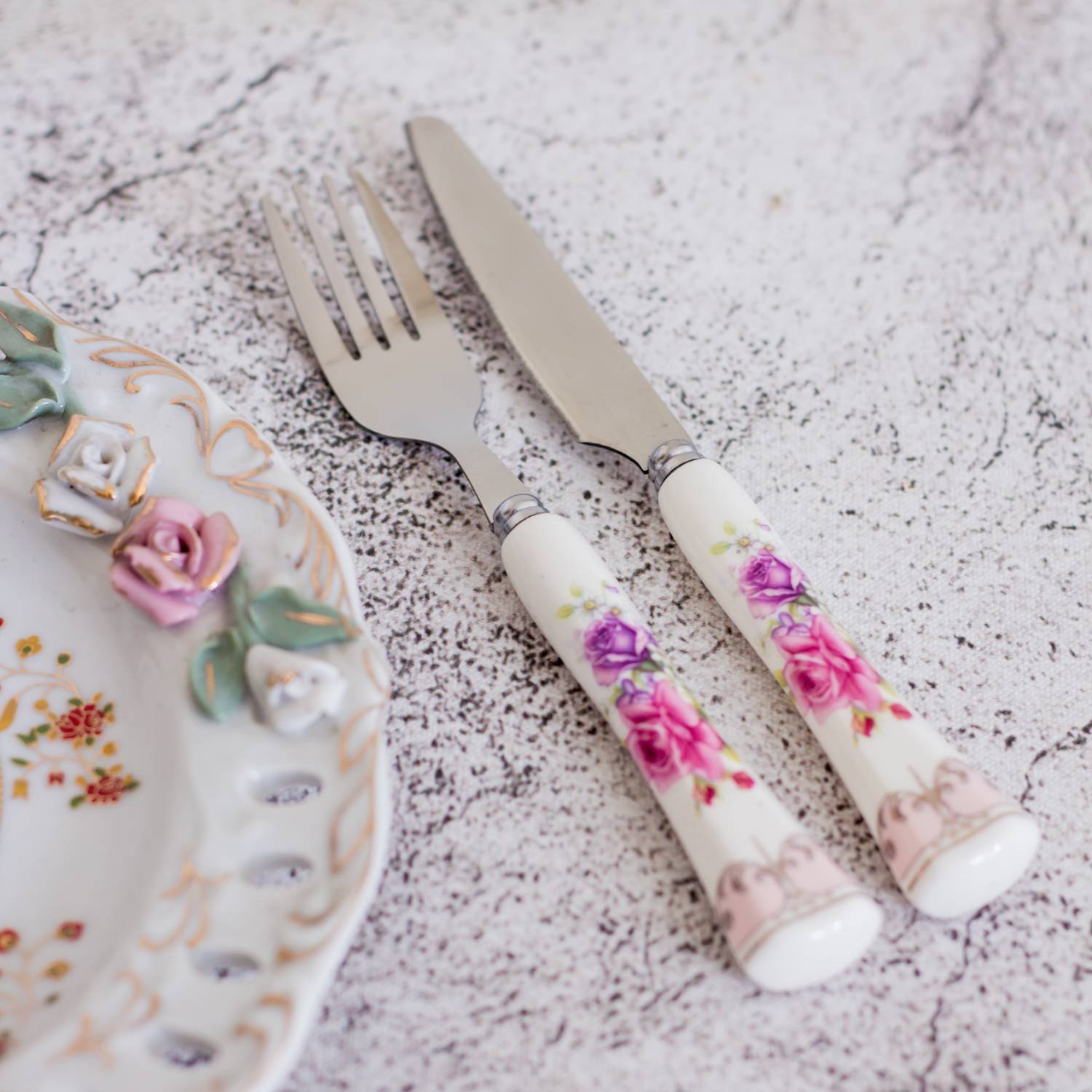 کارد و چنگال میوه خوری دسته سرامیکی گلدار