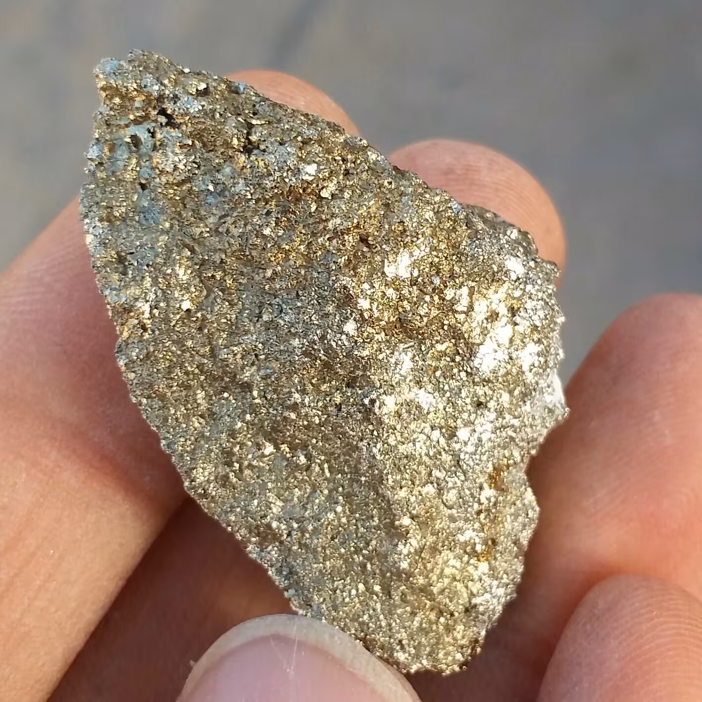 سنگ راف پیریت طلایی ملقب به سنگ طلا 100 در 100 طبیعی شاهکار خلقت
بی نظیر
کد10872