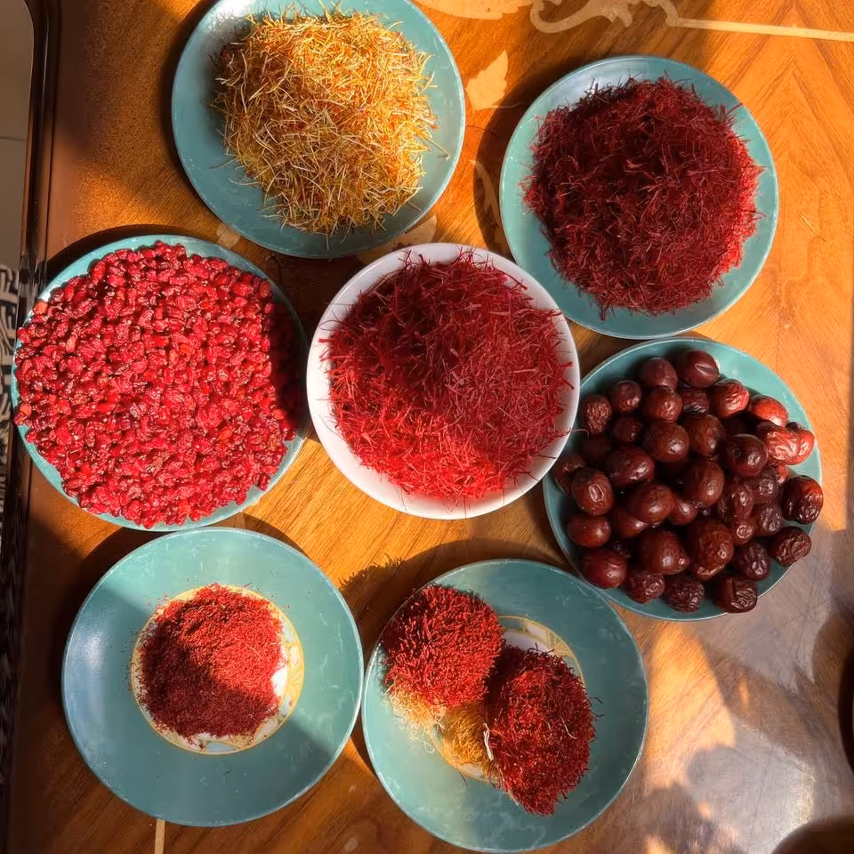 پک شماره2ویژه عیدنوروزوماه مبارک رمضان.زعفران شبه نگین زعفران نرمه وزرشک