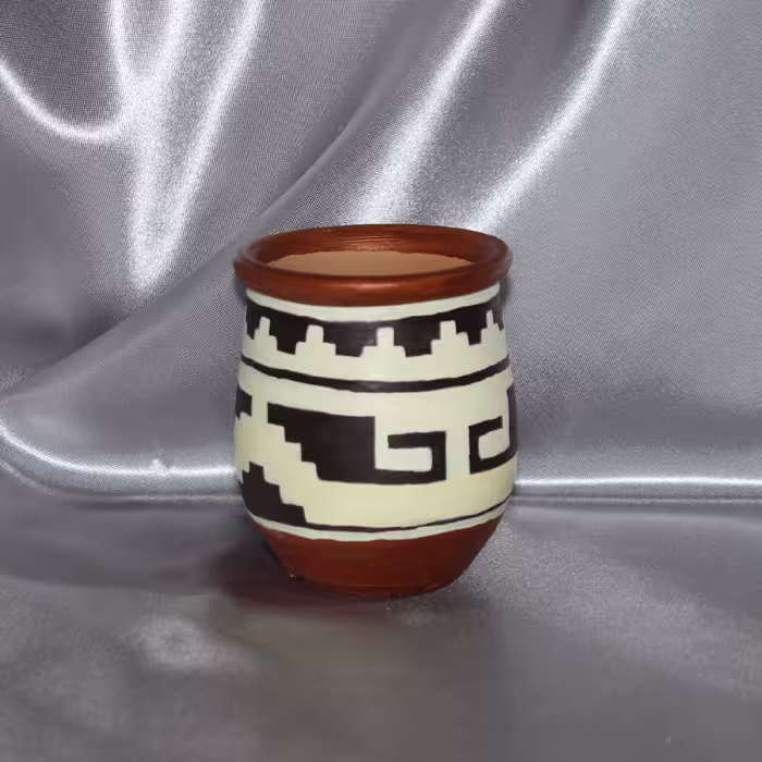گلدان طرح سنتی مدل استوانه . قابل سفارش به رنگ و طرح مورد علاقه شما