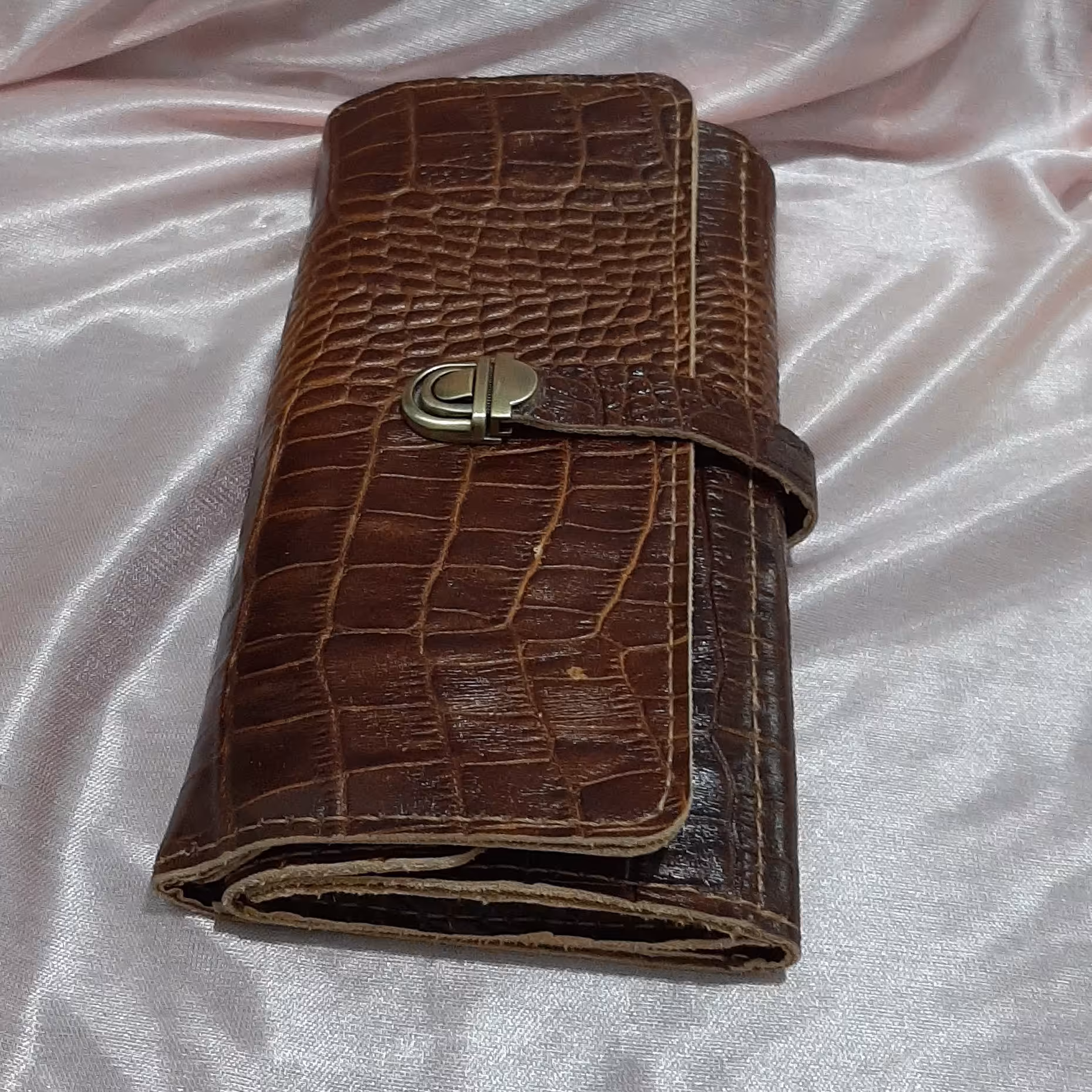 کیف پول چرم  گاوی جادار و زیبا و کاملا دست دوز