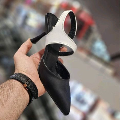کفش پاشنه دار با ترکیب رنگی