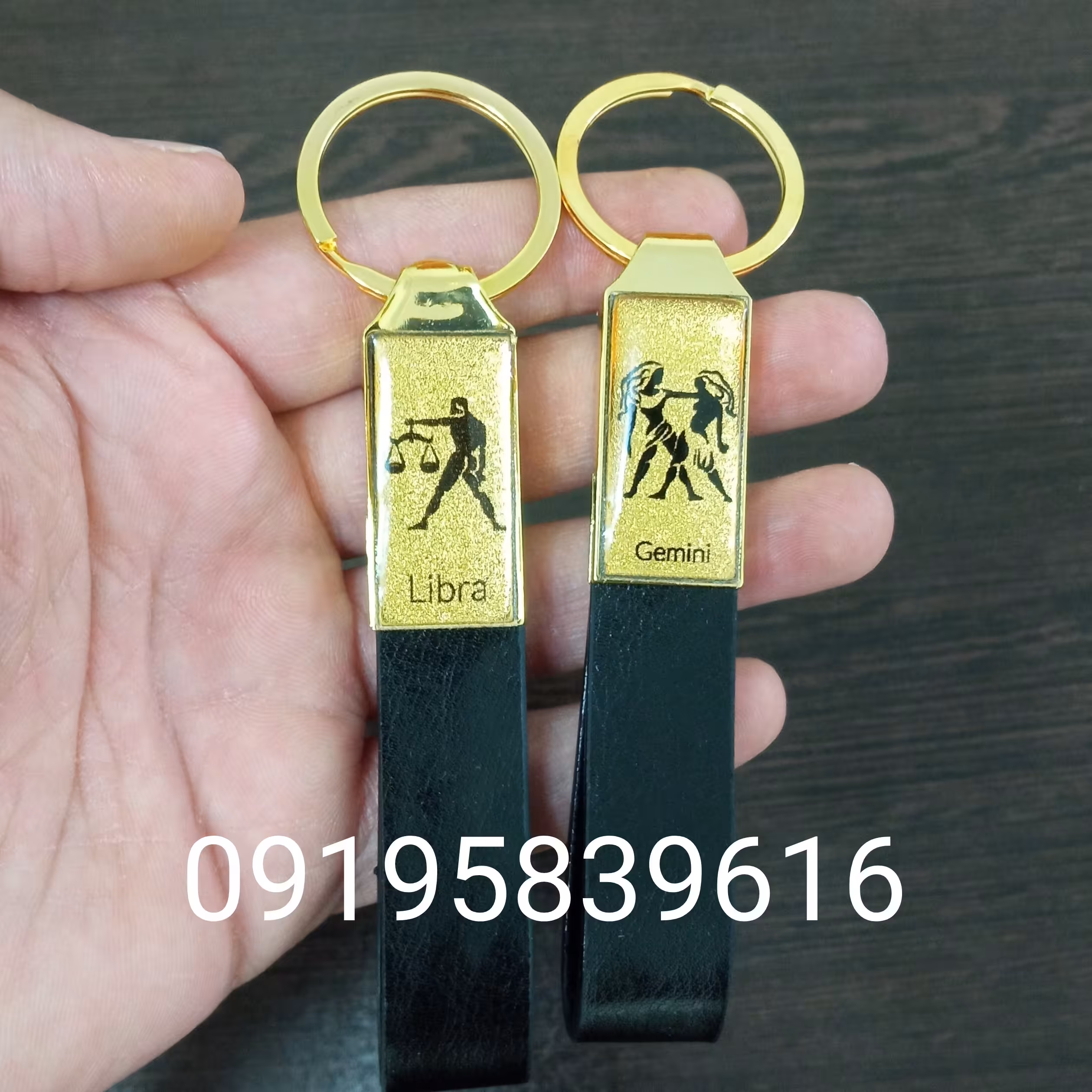 جاسوئیچی روکش طلا همراه با جعبه و شناسنامه اصالت کالا 