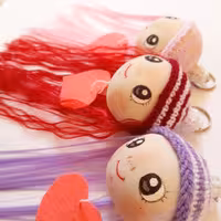 آویز عروسکی دختر سرسوئیچی کیوت (قرمز)