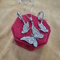 نیم ست زنانه نقره طرح پروانه عیار 925و آبکاری طلا سفیدزنجیر ونیزی 45سانتی