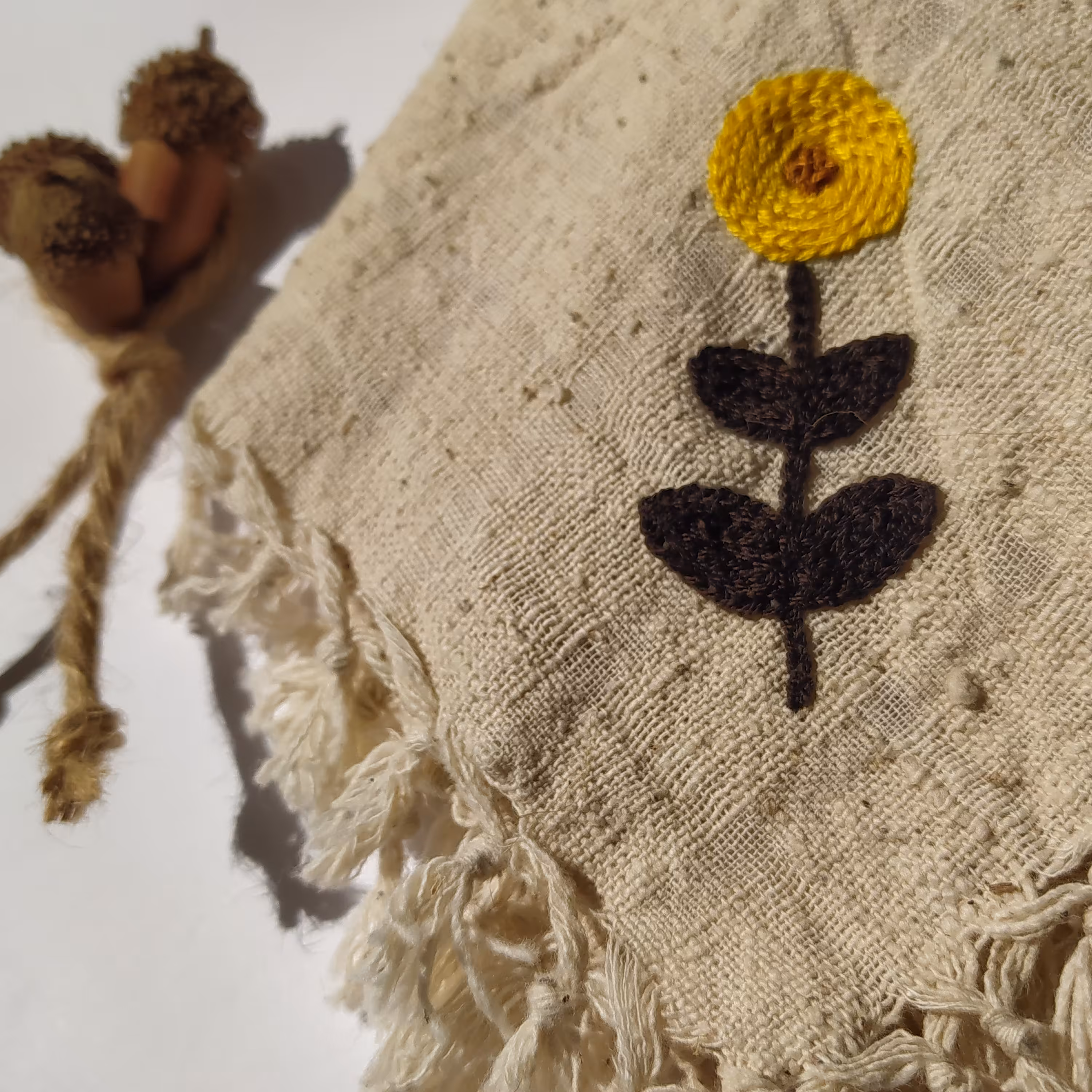 دستمال گلدوزی شده 