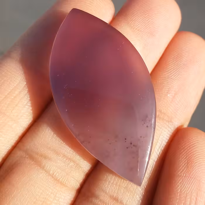 نگین عقیق سوسنی پر رنگ شنی فوق العاده خاص تراش فانتزی کد 11118