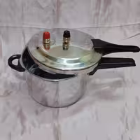 زودپز6لیتری روحی استانداردضخیم پروانه باکارایی بالادرخدمت شما عزیزان با یک واشراضافه 6و7